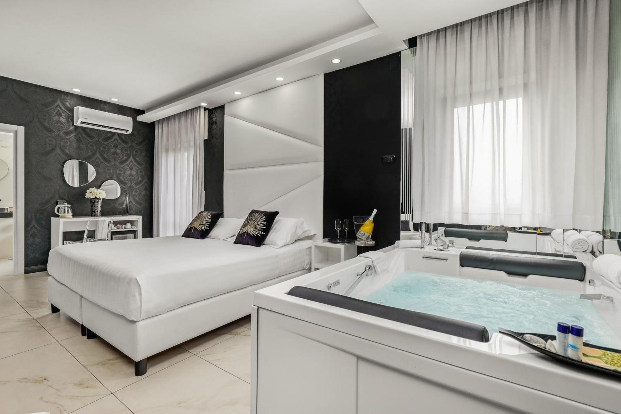 Reggia Suite Spa Hotel Caserta Exteriör bild