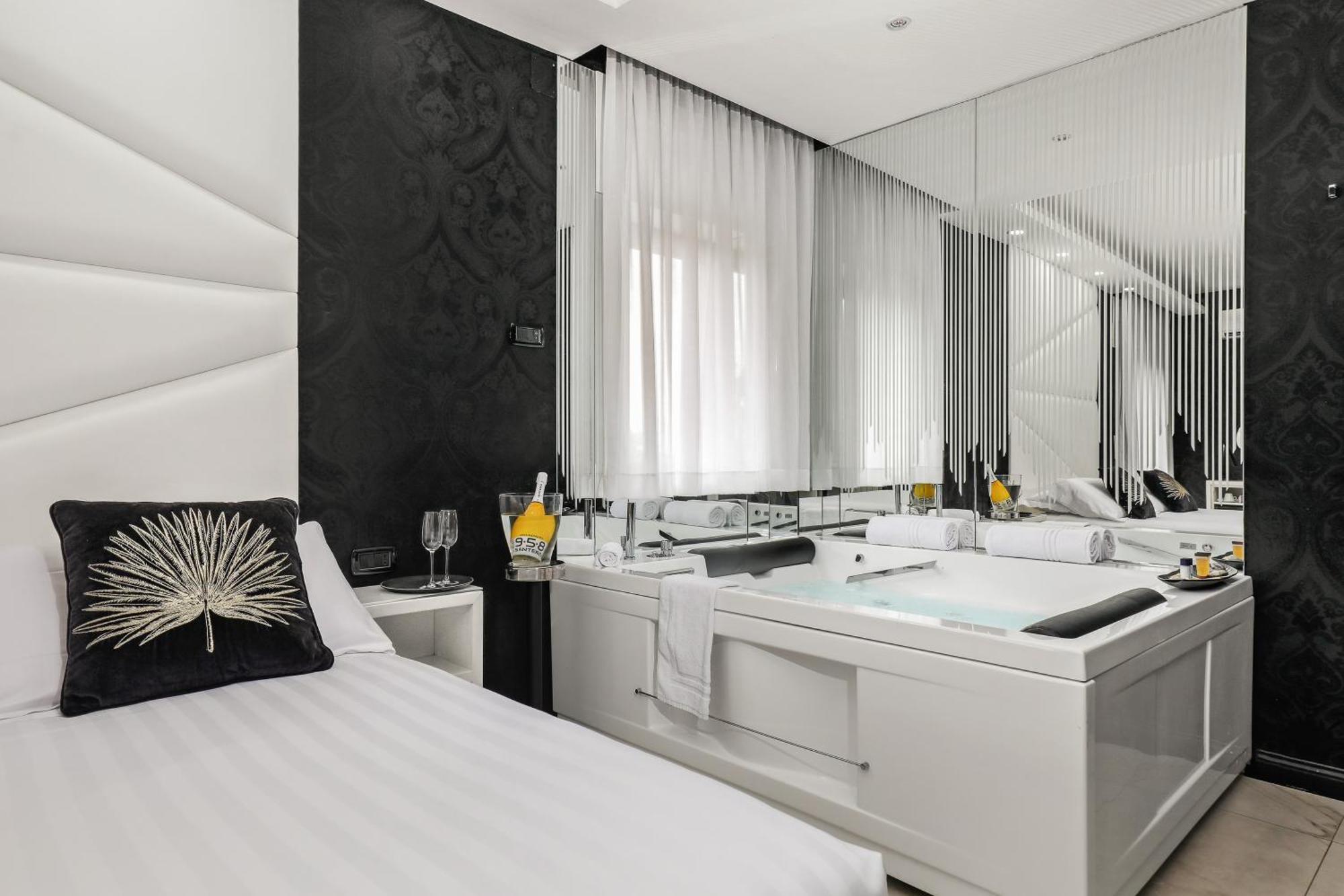 Reggia Suite Spa Hotel Caserta Exteriör bild